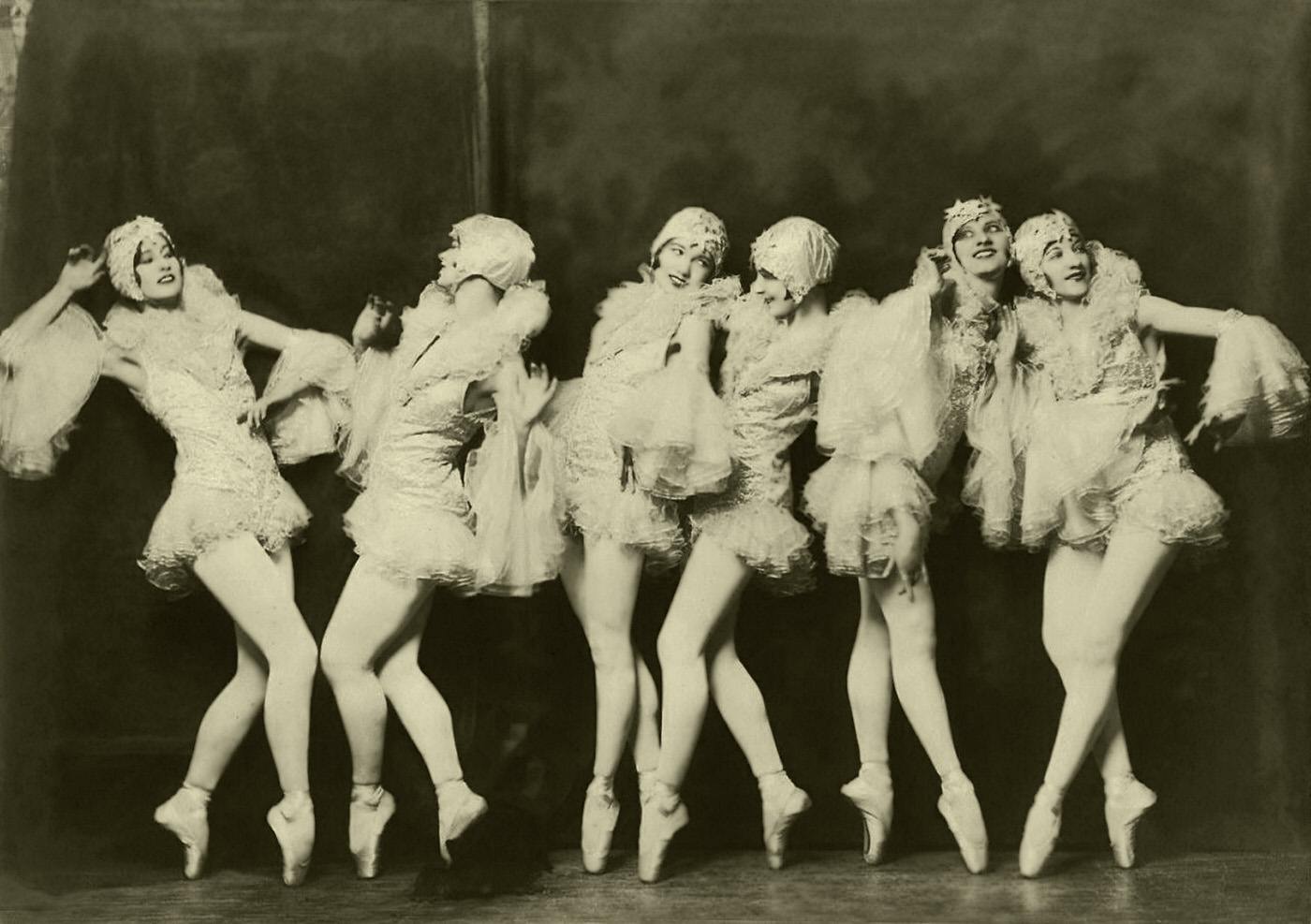 The Anonymous Enchantresses of the Ziegfeld Follies: A Photographic Journey through Time with Alfred Cheney Johnston