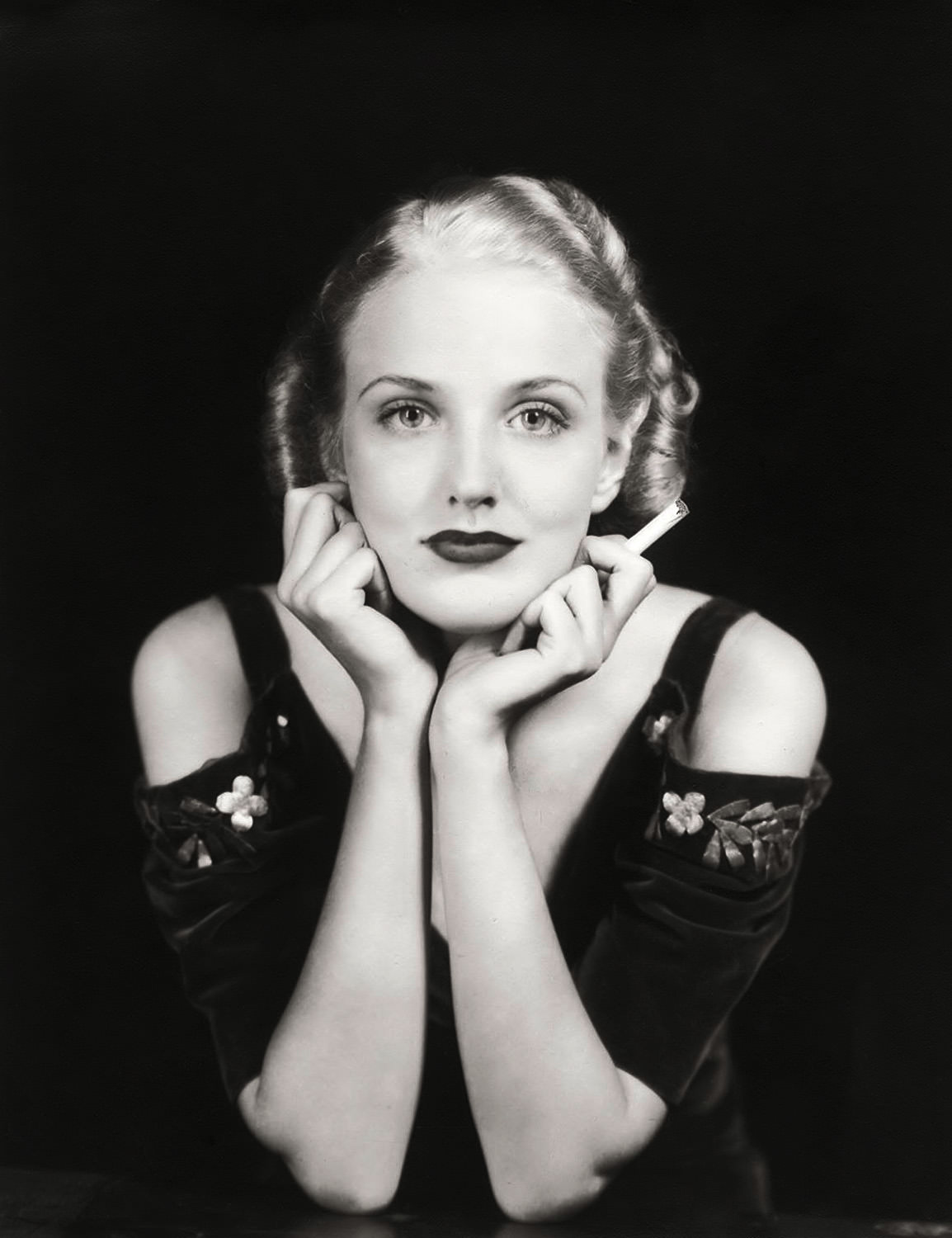 The Anonymous Enchantresses of the Ziegfeld Follies: A Photographic Journey through Time with Alfred Cheney Johnston