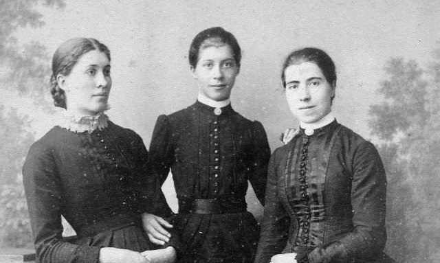 Victorian Sisters late 19th Century