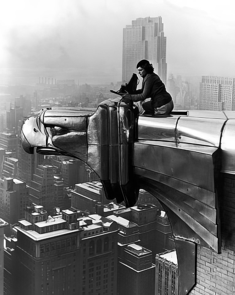 Oscar Graubner, Margaret Bourke-White working a top the Chrysler Building, 1934