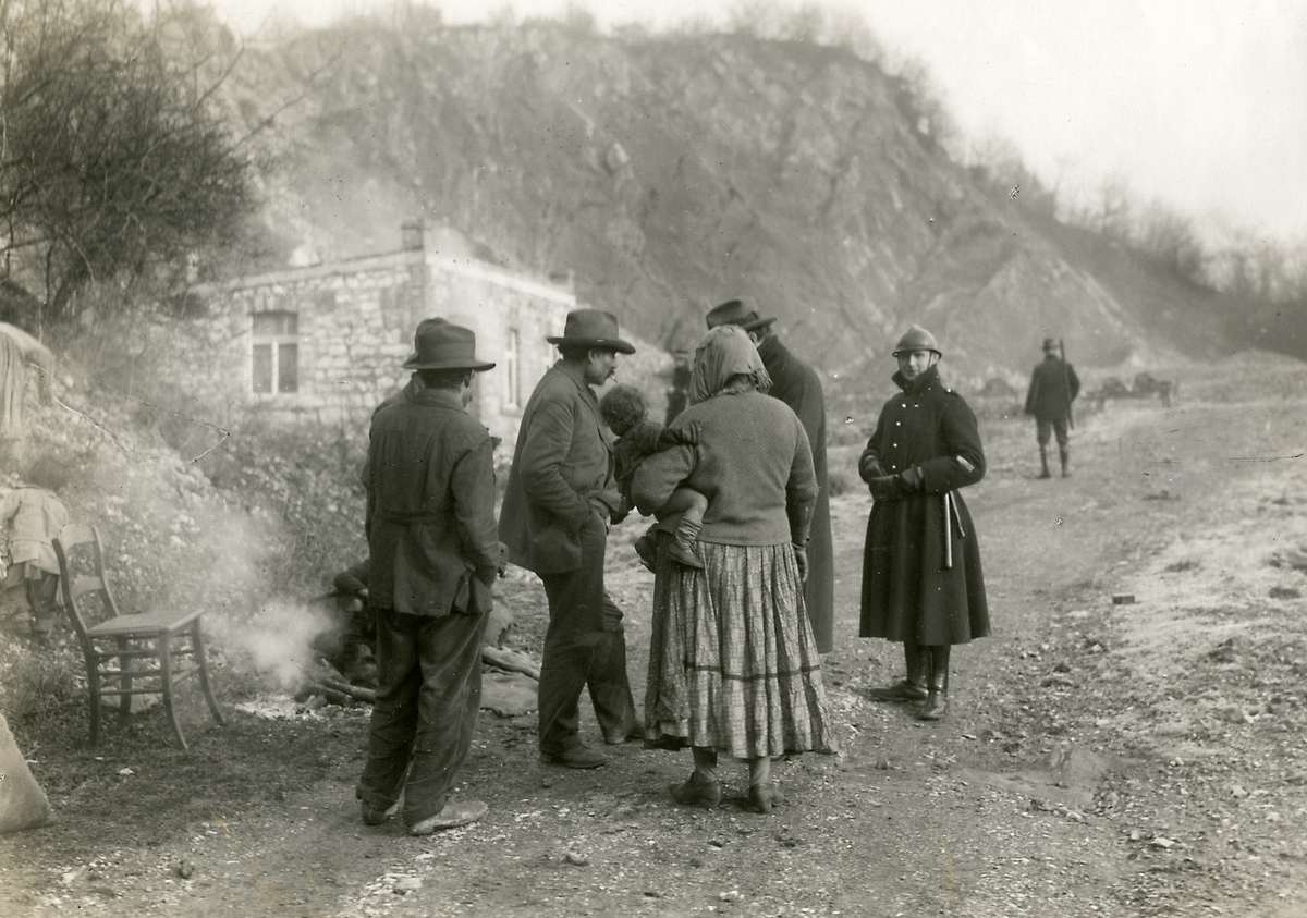 A Vanished Era: Vintage Photos Document the Lives of Western European Gypsies in the 1930s-1960s