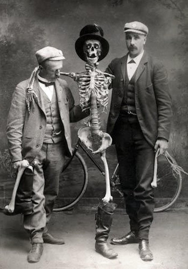 Wait, What?! Hilariously Bizarre Vintage Photos That Can't Be Explained