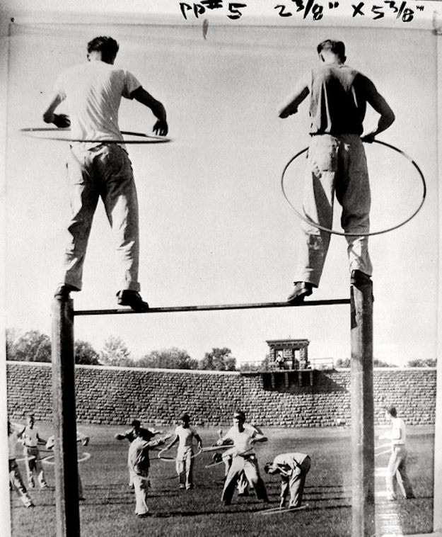 Wait, What?! Hilariously Bizarre Vintage Photos That Can't Be Explained
