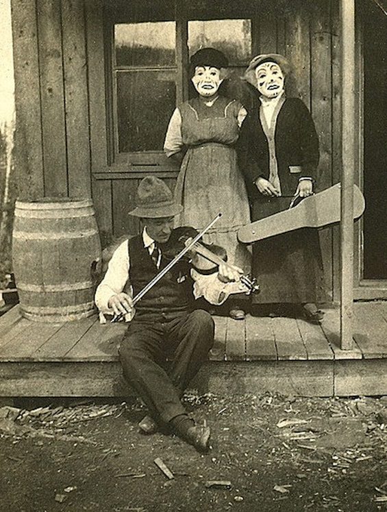 Wait, What?! Hilariously Bizarre Vintage Photos That Can't Be Explained