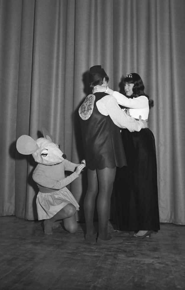 Wait, What?! Hilariously Bizarre Vintage Photos That Can't Be Explained
