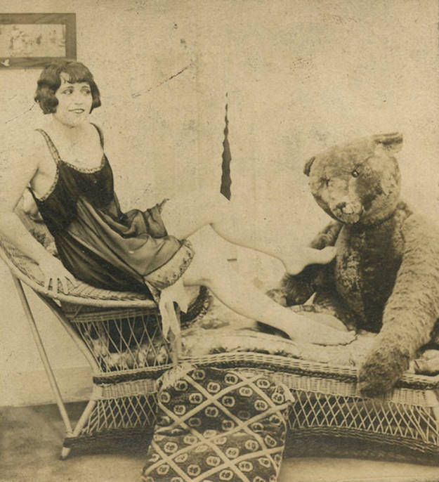 Wait, What?! Hilariously Bizarre Vintage Photos That Can't Be Explained
