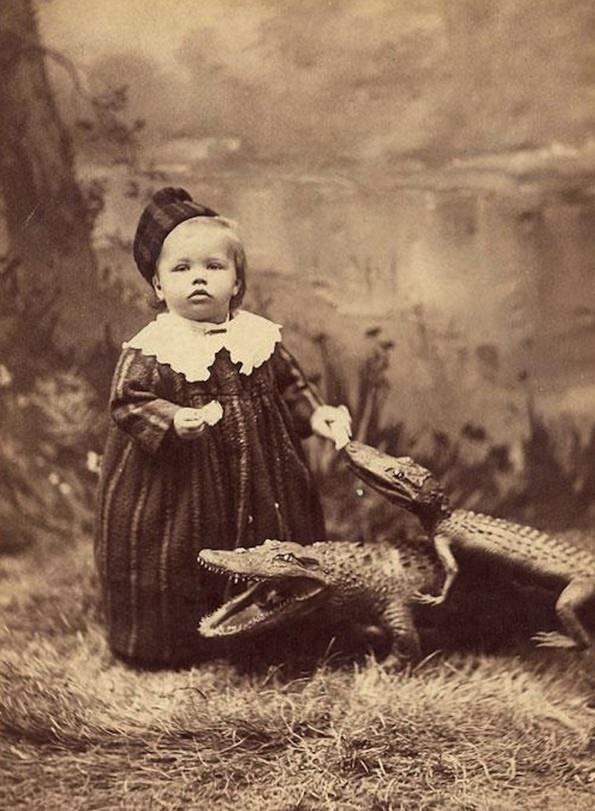 Wait, What?! Hilariously Bizarre Vintage Photos That Can't Be Explained