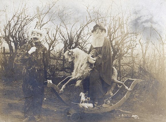 Wait, What?! Hilariously Bizarre Vintage Photos That Can't Be Explained