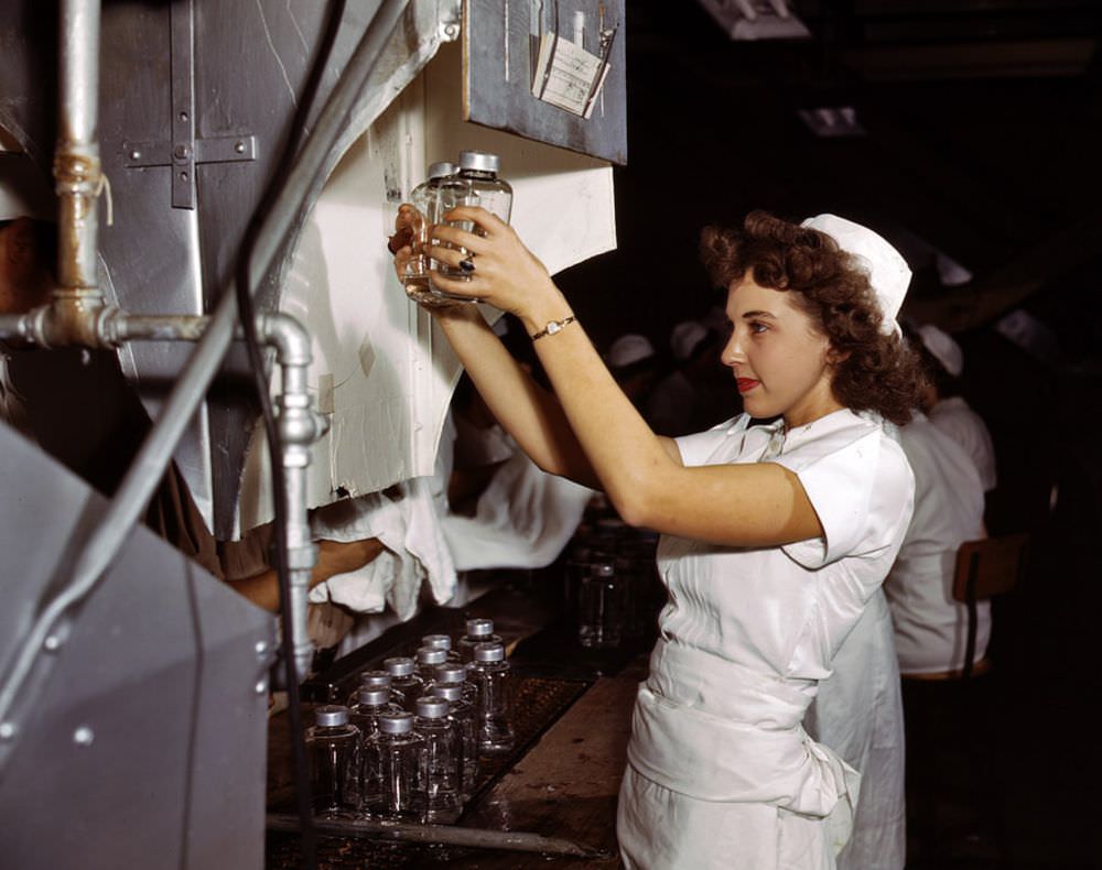 A Rare Look: Stunning Color Photos of American Women Workers in World War II