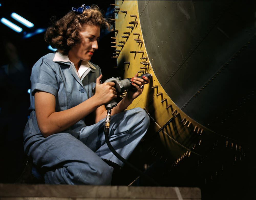 A Rare Look: Stunning Color Photos of American Women Workers in World War II