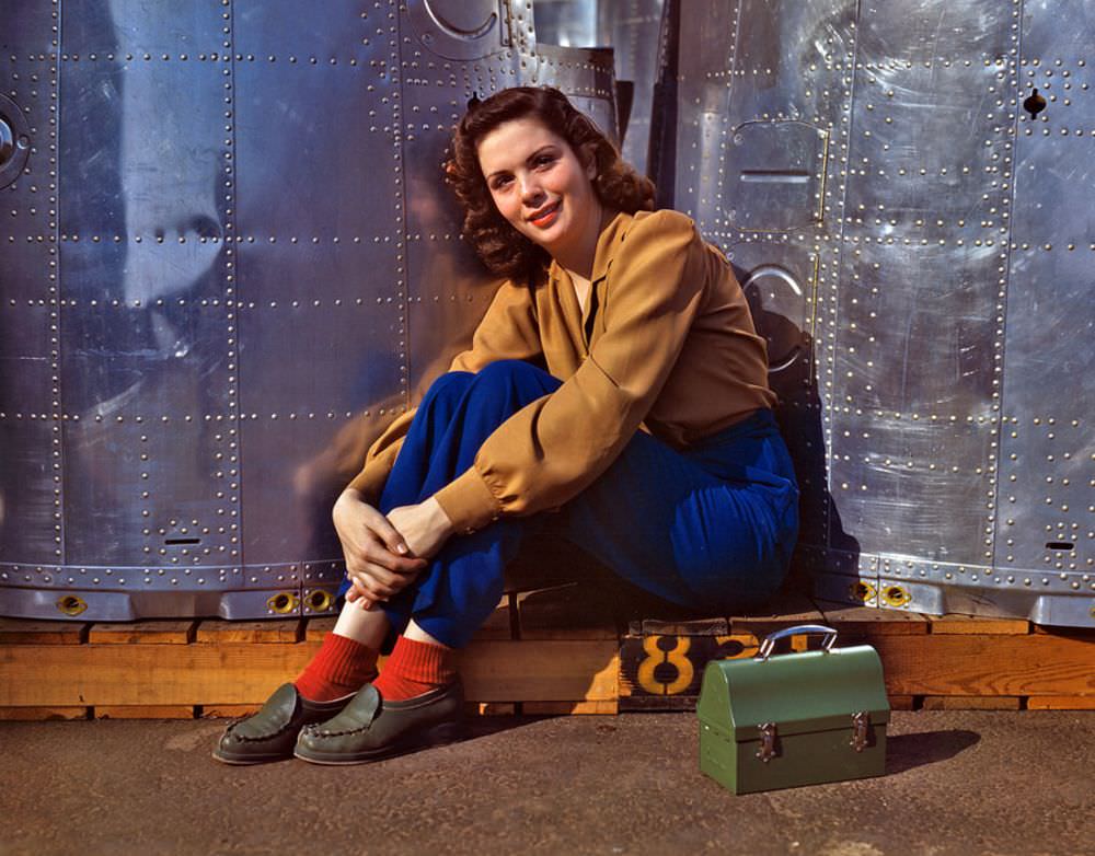 A Rare Look: Stunning Color Photos of American Women Workers in World War II