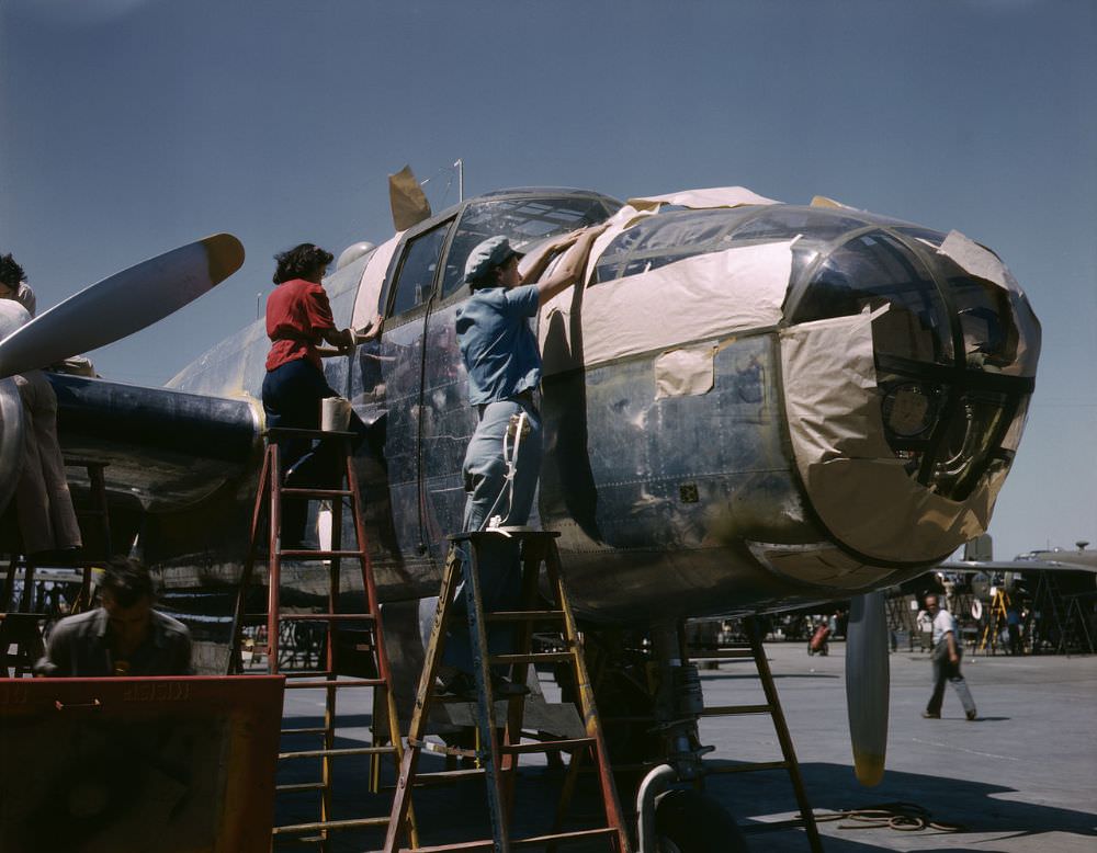 A Rare Look: Stunning Color Photos of American Women Workers in World War II