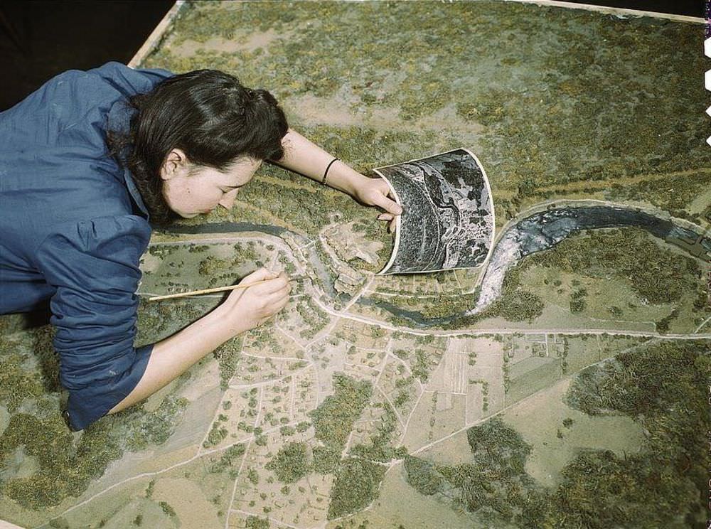 A Rare Look: Stunning Color Photos of American Women Workers in World War II