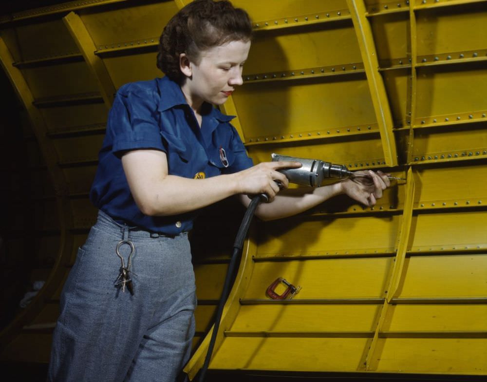 A Rare Look: Stunning Color Photos of American Women Workers in World War II