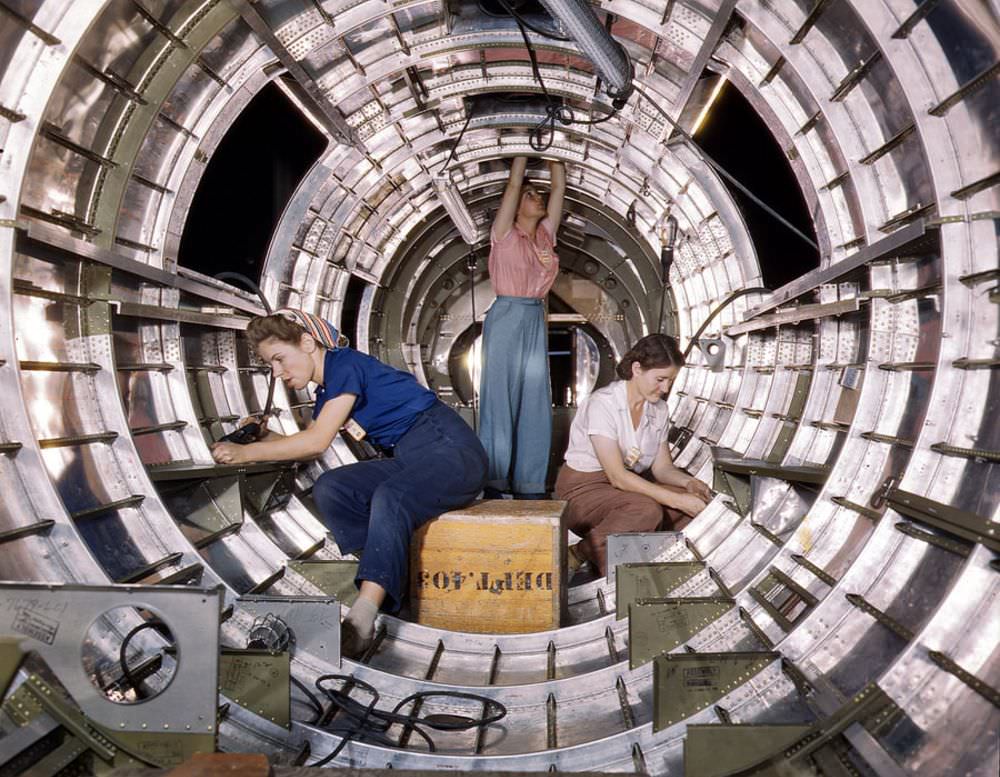 A Rare Look: Stunning Color Photos of American Women Workers in World War II