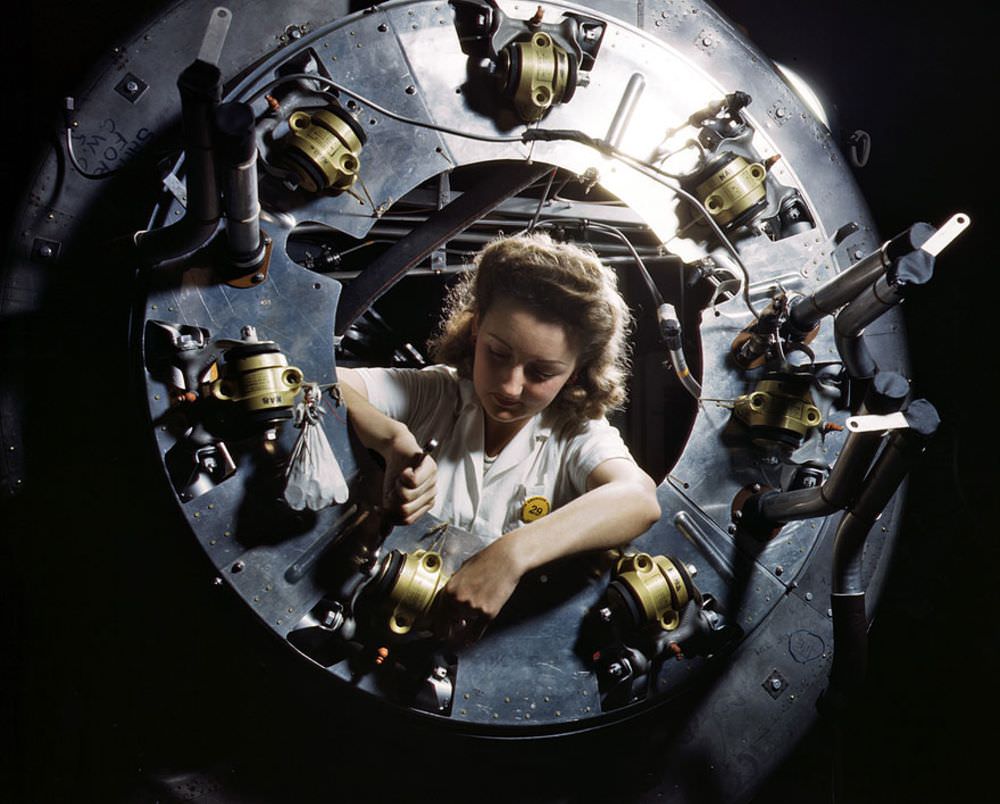 A Rare Look: Stunning Color Photos of American Women Workers in World War II