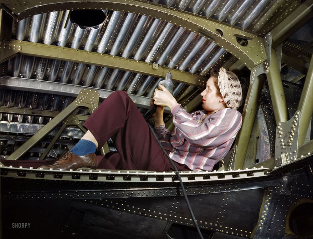 A Rare Look: Stunning Color Photos of American Women Workers in World War II