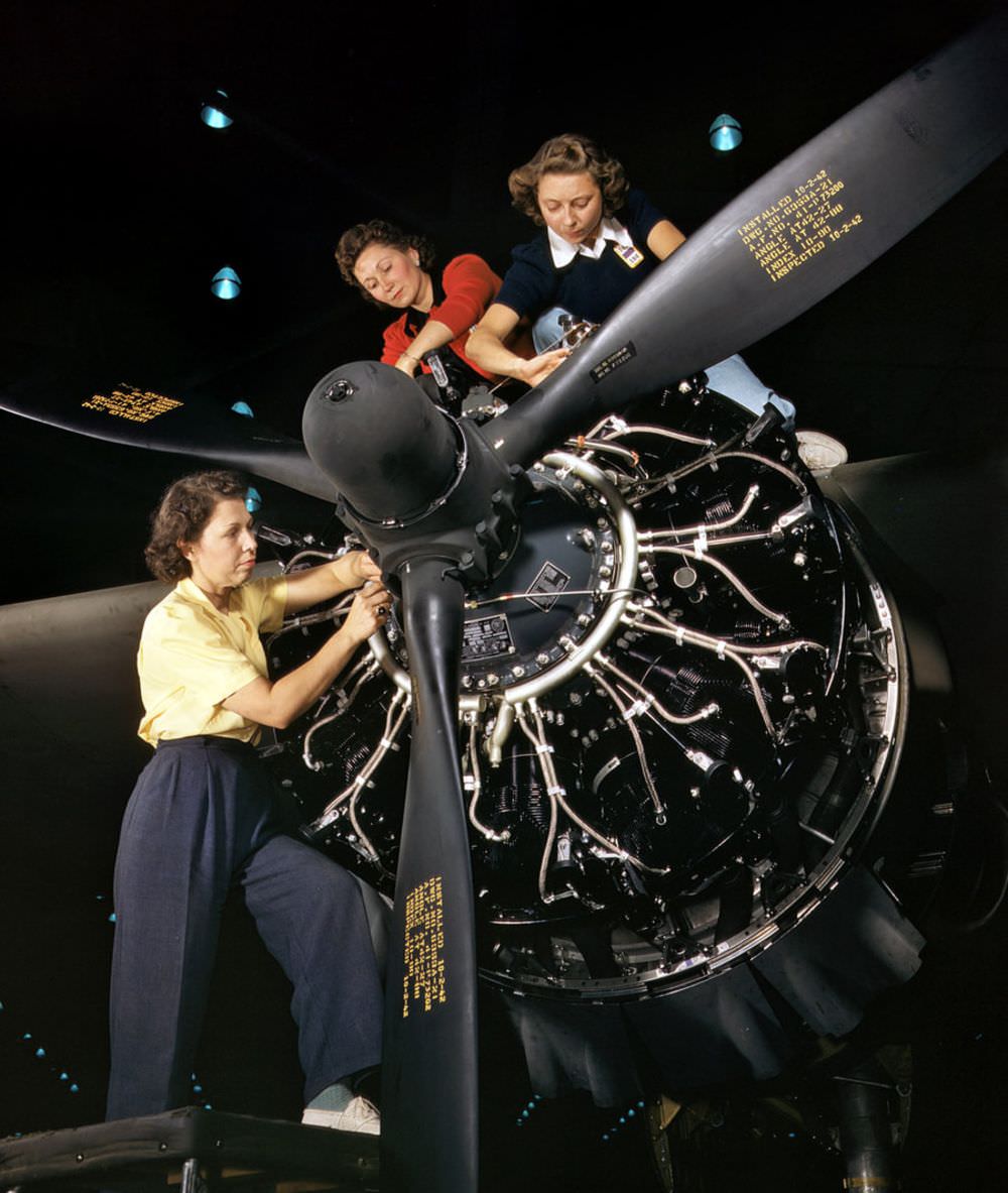 A Rare Look: Stunning Color Photos of American Women Workers in World War II