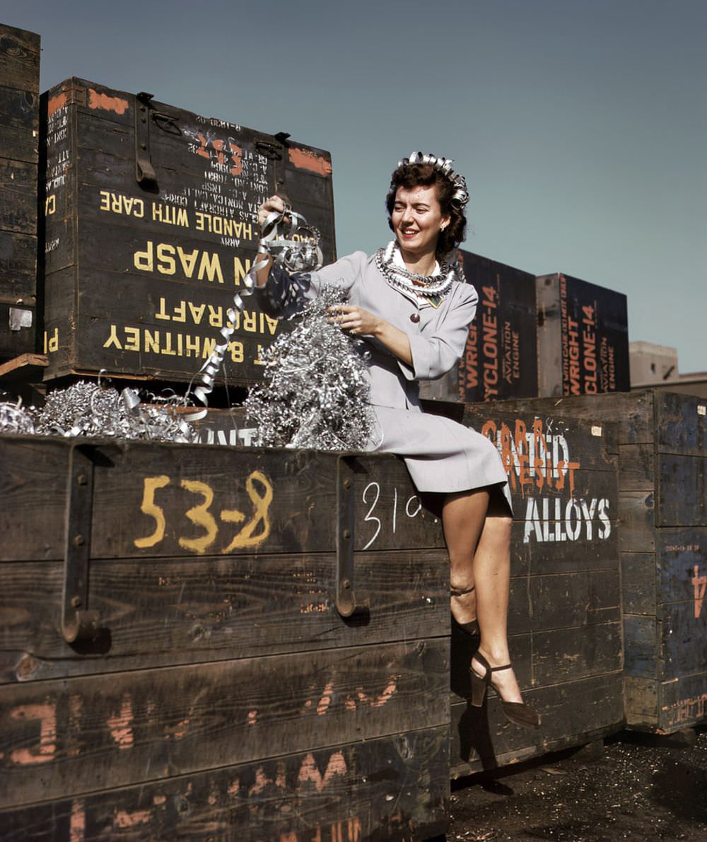 A Rare Look: Stunning Color Photos of American Women Workers in World War II