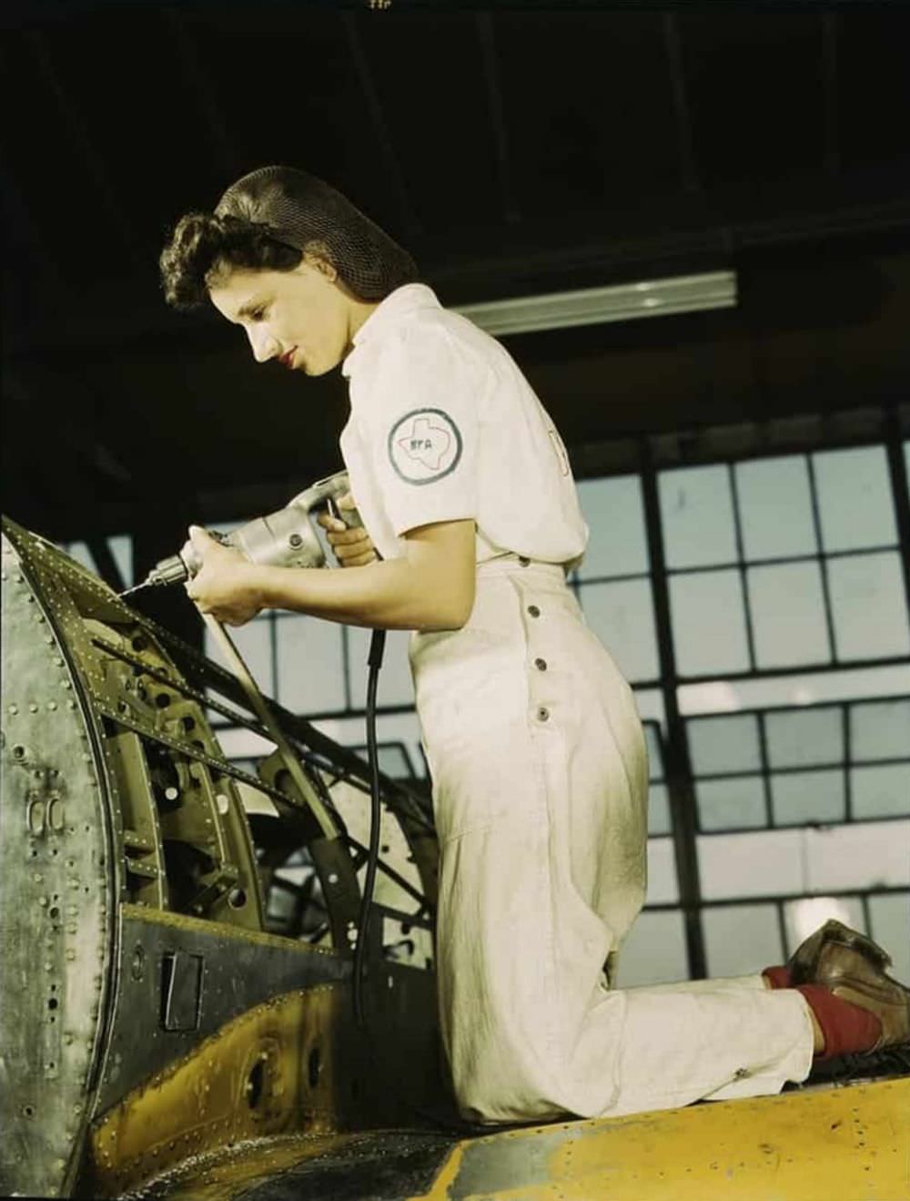A Rare Look: Stunning Color Photos of American Women Workers in World War II
