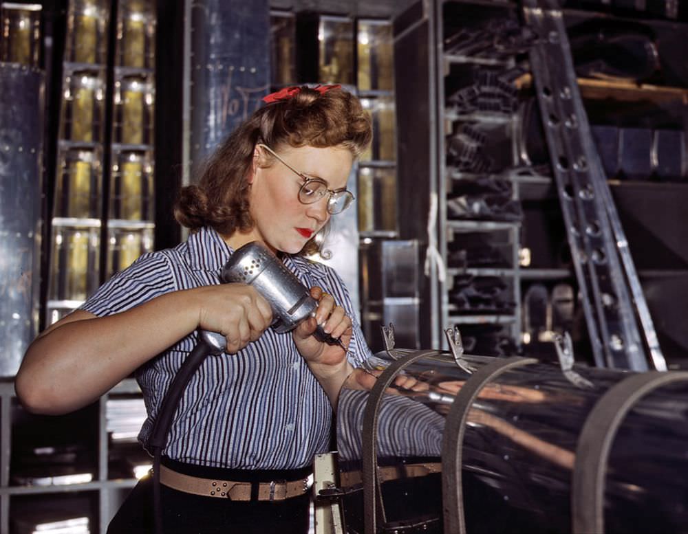A Rare Look: Stunning Color Photos of American Women Workers in World War II
