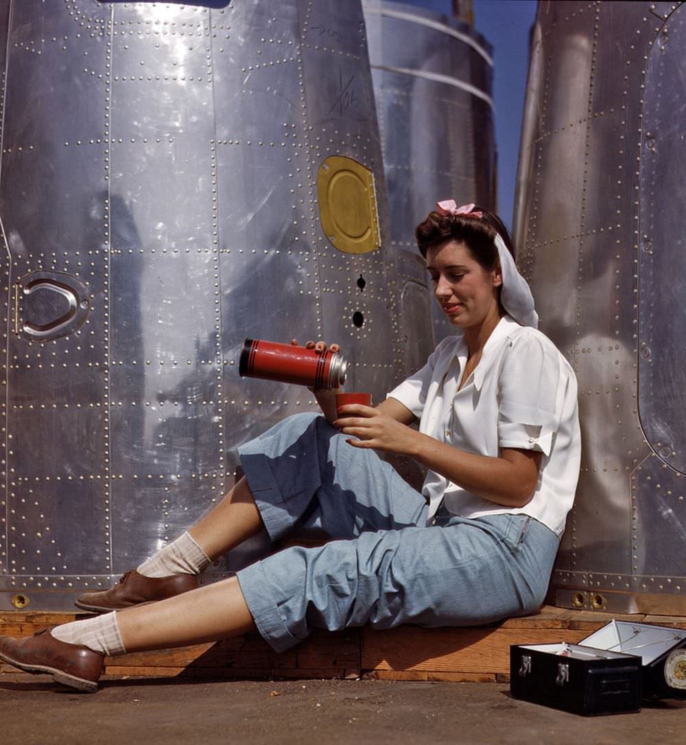 A Rare Look: Stunning Color Photos of American Women Workers in World War II