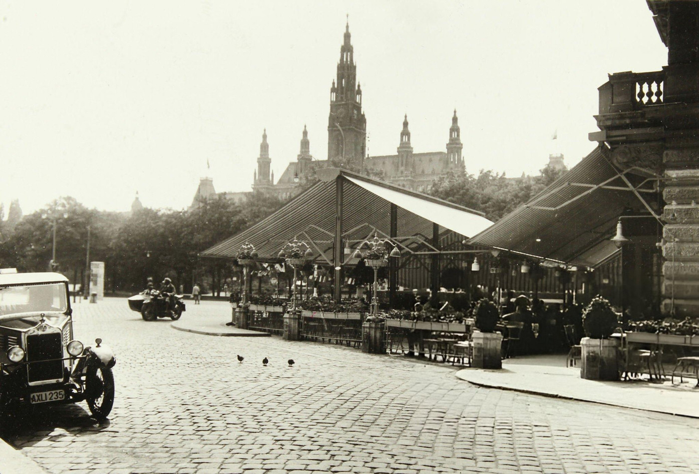 Front garden of the Café Landtmann, Vienna, 1930.