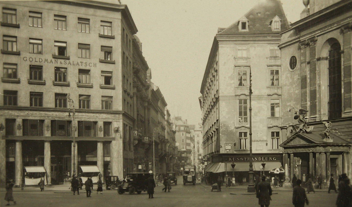 View from St. Michael's place to the Kohlmarkt, Loos House on the left, Vienna, 1930.