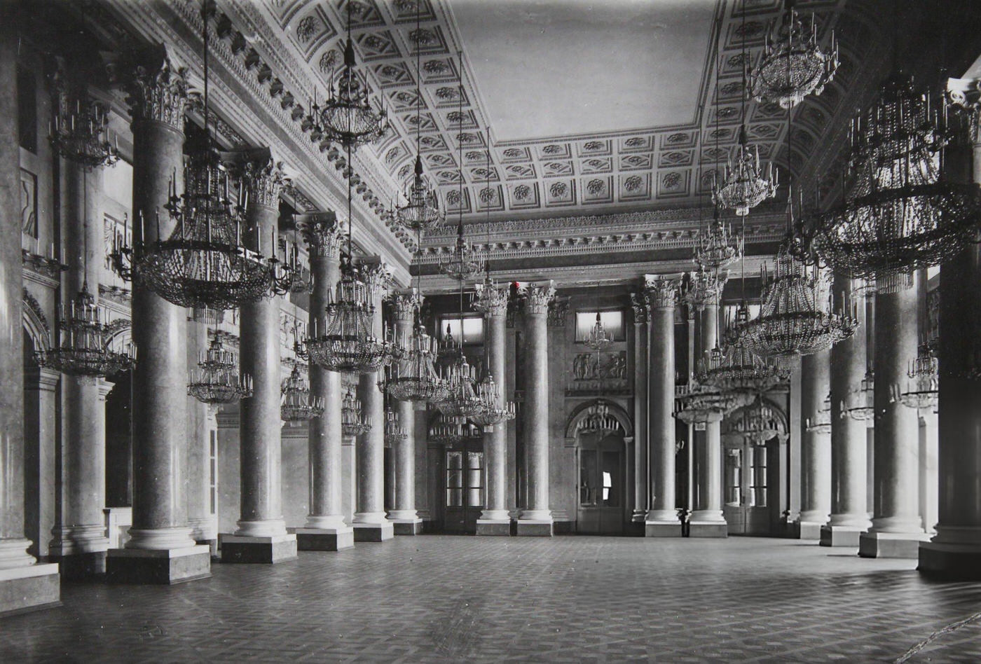 The ceremony hall in the Vienna Hofburg, 1930.