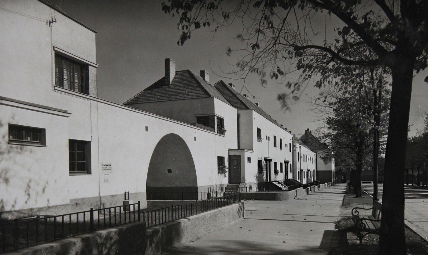 Social housing in Hietzing, Vienna, 1930s.