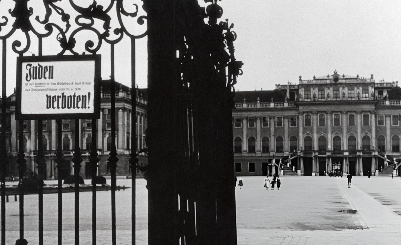 Jews banned from Austria's historic palace, 1938.