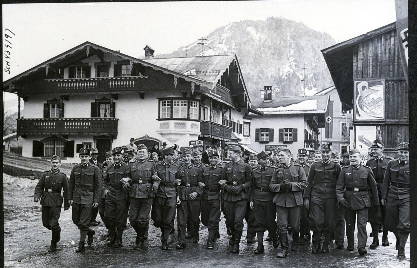 German and Austrian troops fraternizing in the Austrian Tyrol, 1938.