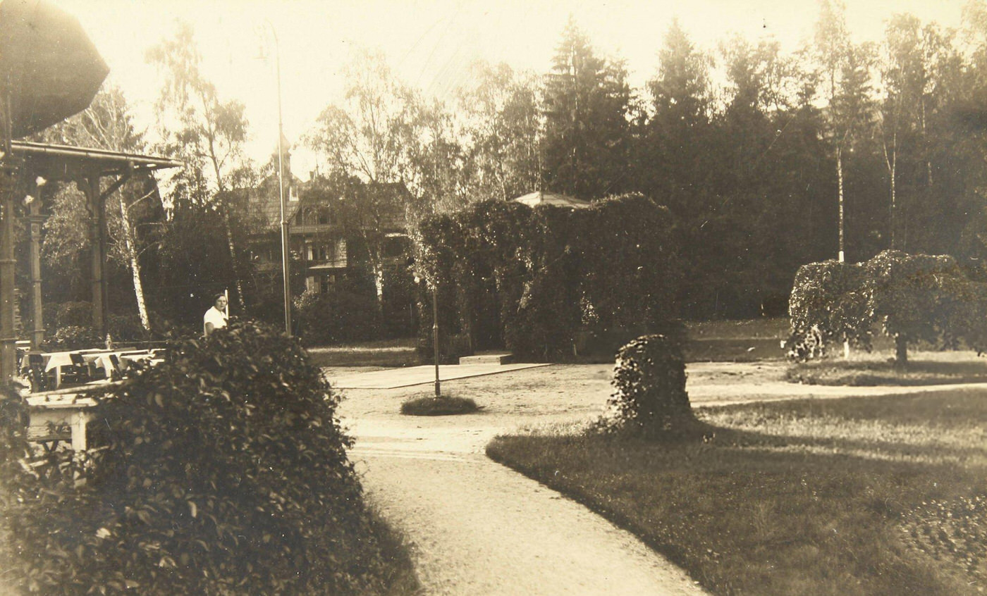 Park at the lido Establishment Hotel, Pörtschach, Austria, 1930s.
