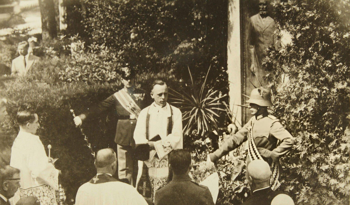 Commemoration of the Czech-Austrian composer Karel Komzák Junior at the Vienna Central Cemetery, 1930.