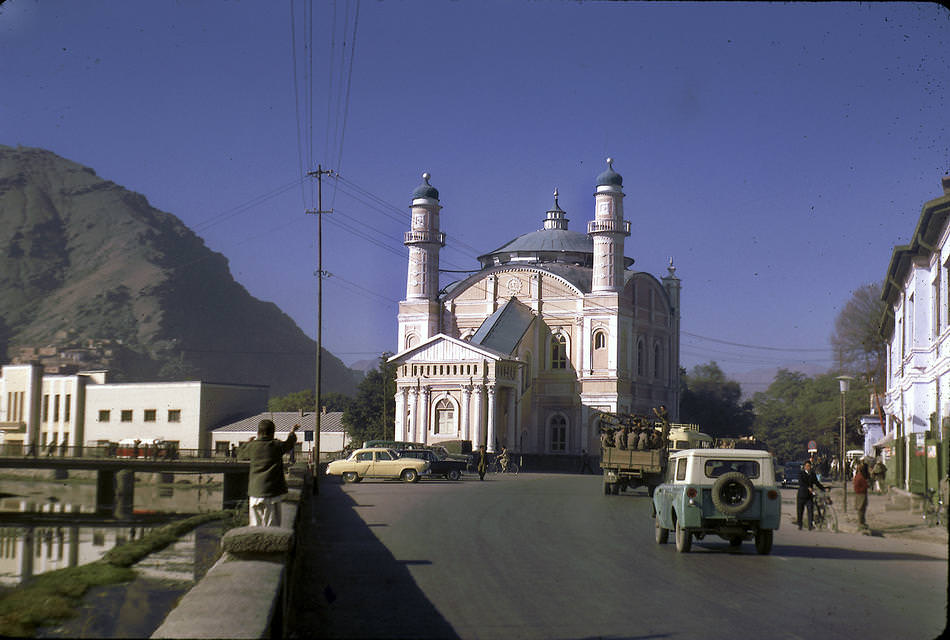 Masjid Shah-e-do Shamsheera in Kabul.