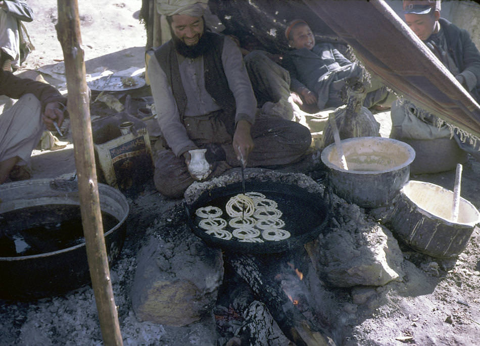 Frying Jilabee, a sweet dessert.