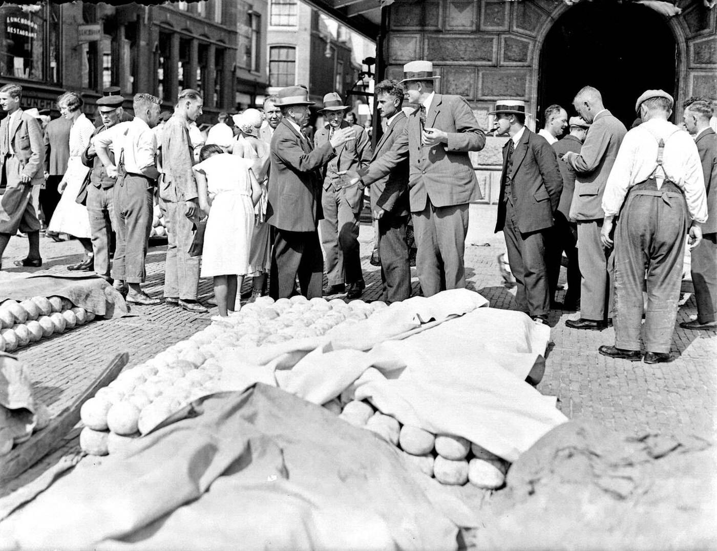 The cheese market in Alkmaar - trade through hand clap bargaining, 1930s.