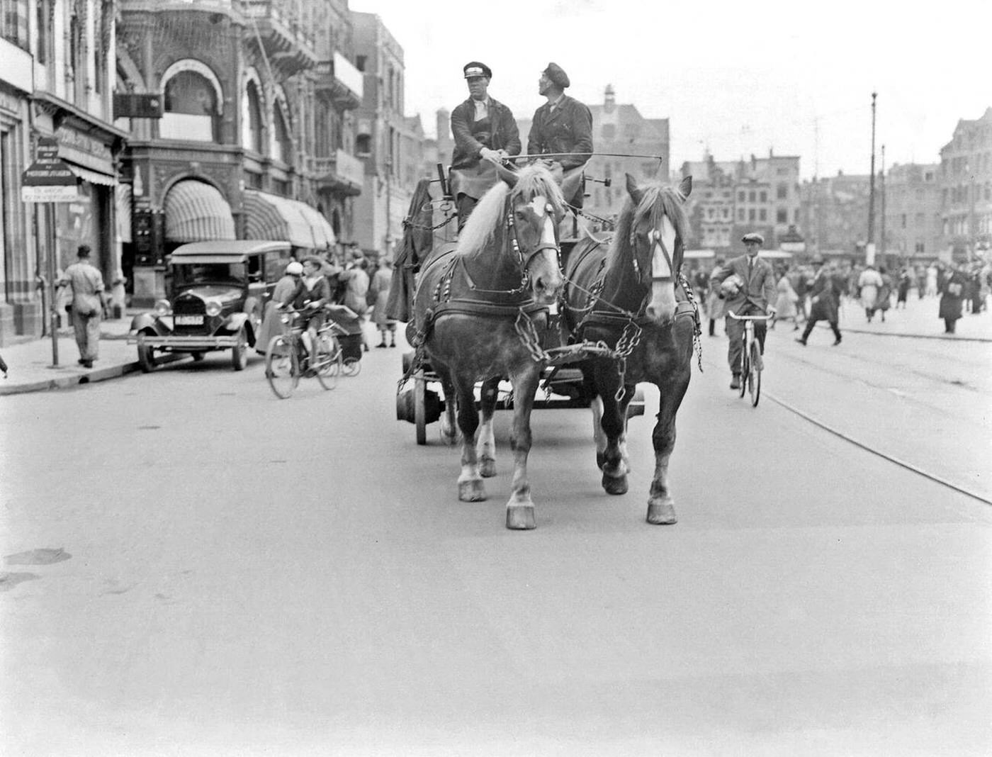 Two horses in front of the Heineken beer wagon on the Rokin, undated.