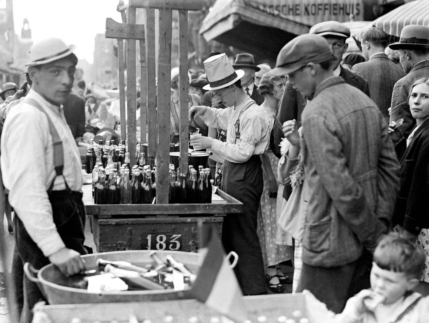 Drink vendors on the Damrak, 1932.