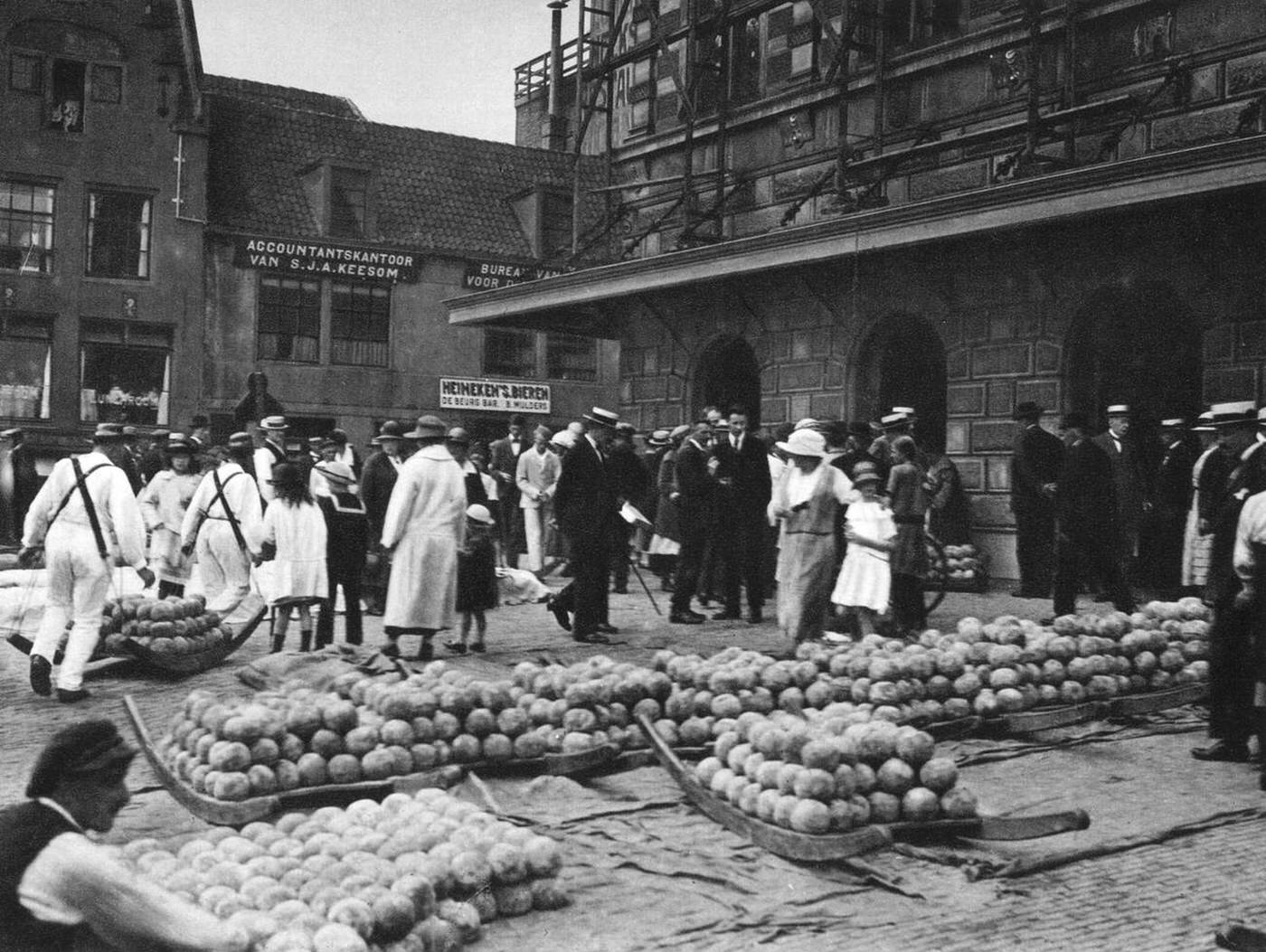 The cheese market on Friday in Alkmaar, 1930s.