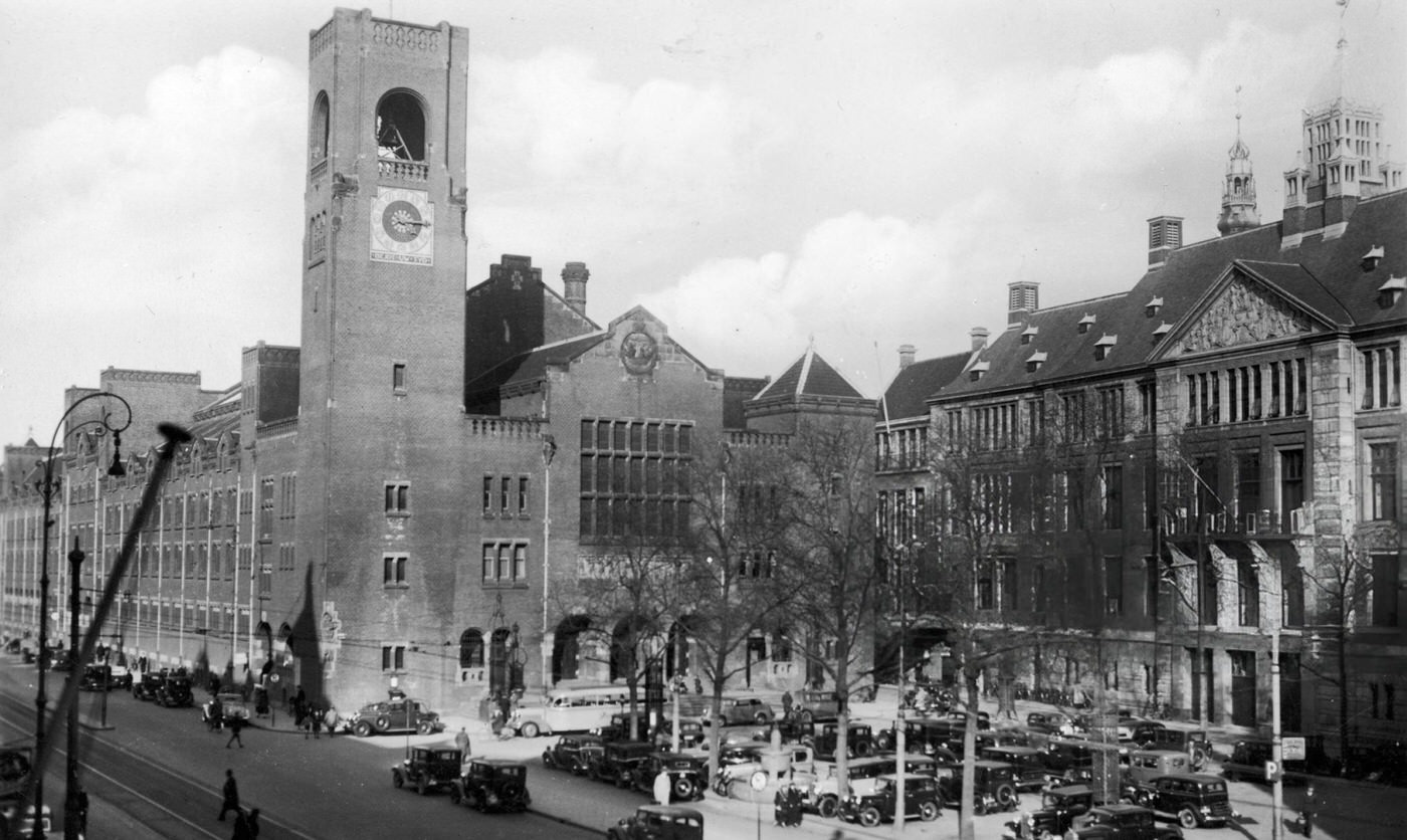 The Beurs van Berlage or Commodities Exchange on the Damrak in Amsterdam, 1930s.