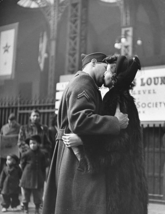 Love and War: Emotional Farewells at NYC’s Penn Station During WWII