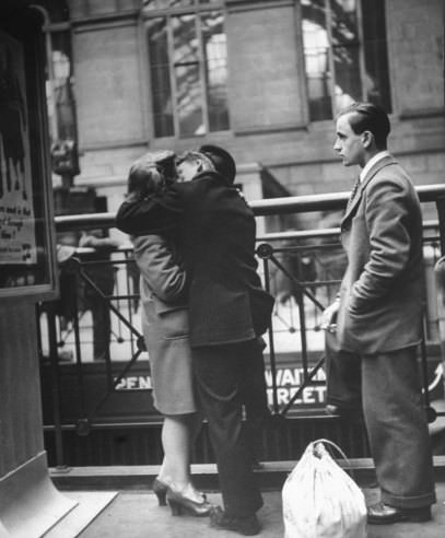 Love and War: Emotional Farewells at NYC’s Penn Station During WWII