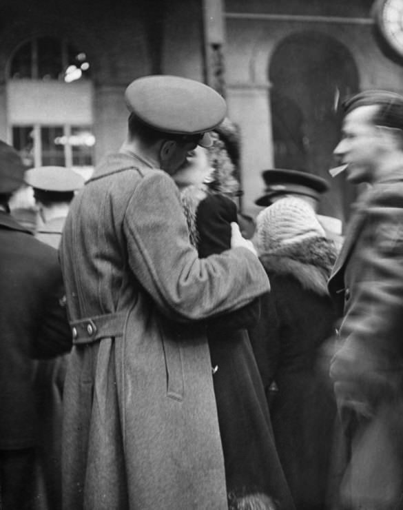 Love and War: Emotional Farewells at NYC’s Penn Station During WWII