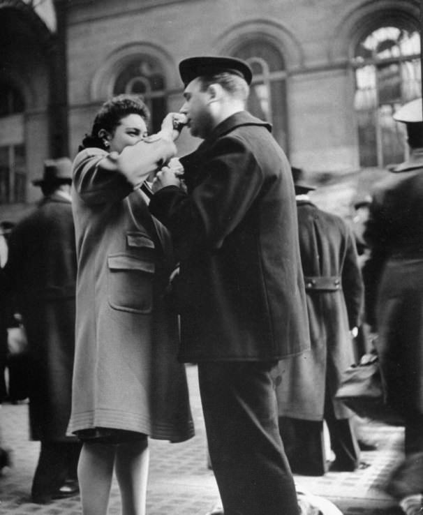 Love and War: Emotional Farewells at NYC’s Penn Station During WWII