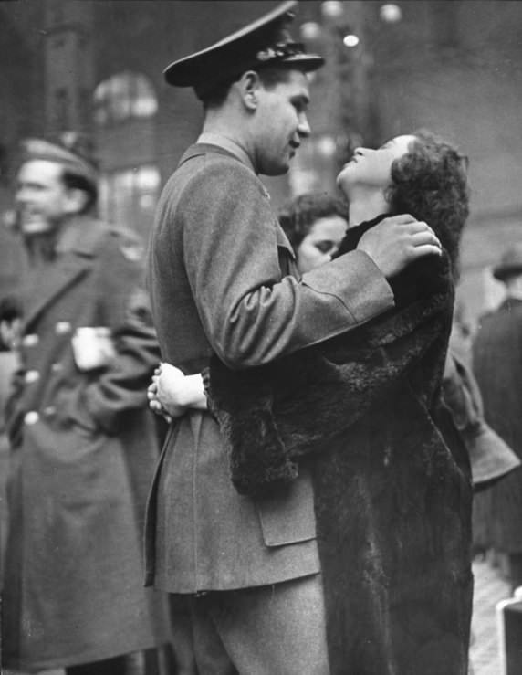 Love and War: Emotional Farewells at NYC’s Penn Station During WWII