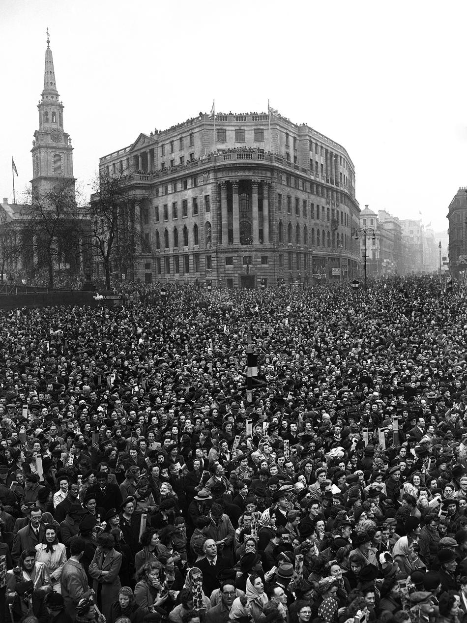 A general view of the dense crowd massed in Trafalgar Square, London on Nov. 20, 1947,