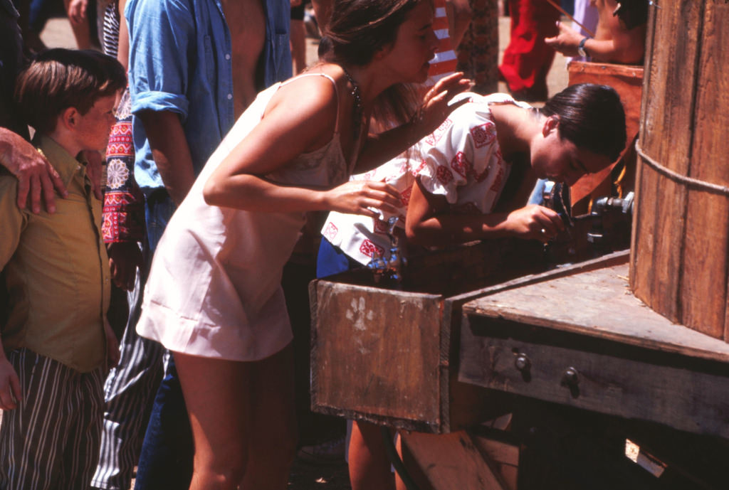 Stunning Vintage Photos from the Renaissance Pleasure Faire in the 1970s