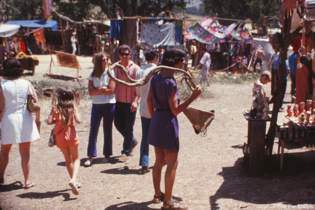 Stunning Vintage Photos from the Renaissance Pleasure Faire in the 1970s