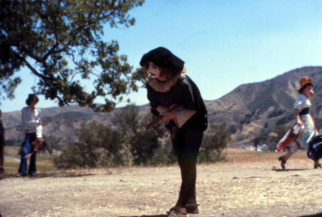 Stunning Vintage Photos from the Renaissance Pleasure Faire in the 1970s